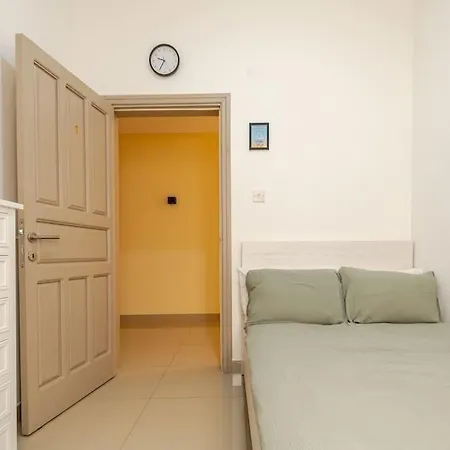 Apartment Large
