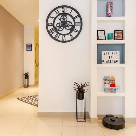 Large Apartment *