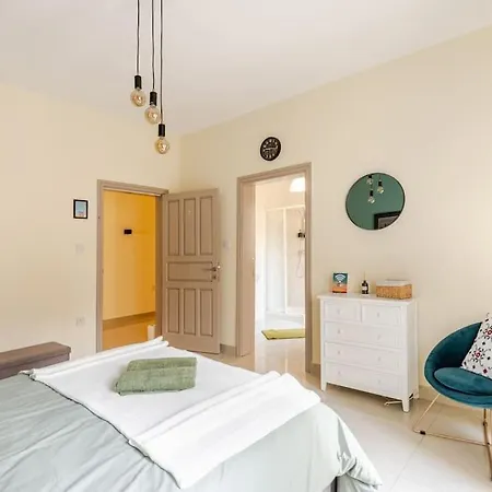 Apartment Large