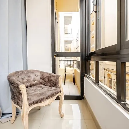 Large Apartment *