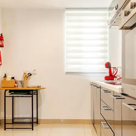 Large * Σλιέμα